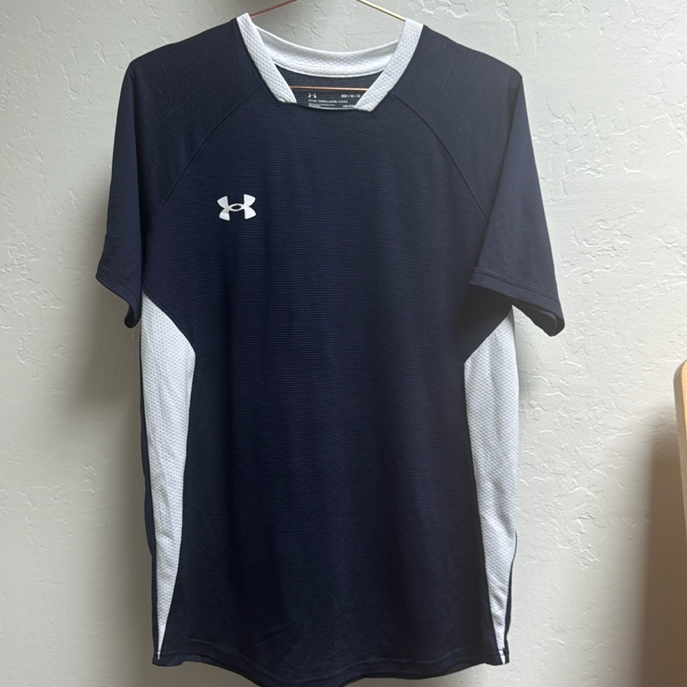 Men’s under armour short sleeve dry fit tshirt soccer jersey M